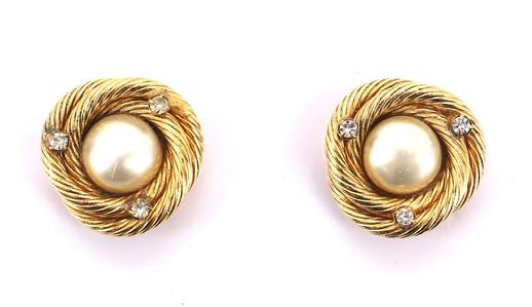 Chanel Vintage Round Clip-On Earrings Chanel Vintage Round Clip-On Earrings