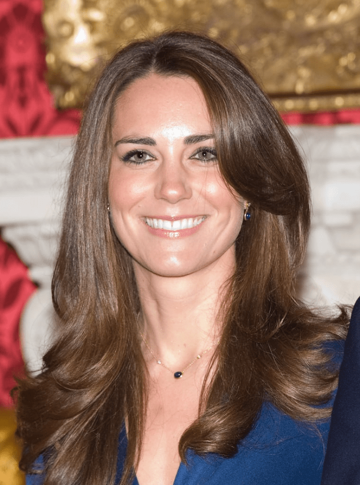 Kate Middleton wears Elsa Peretti’s Color by the Yard in cabochon and diamonds for her 2009 engagement photos Kate Middleton wears Elsa Peretti’s Color by the Yard in cabochon and diamonds for her 2009 engagement photos