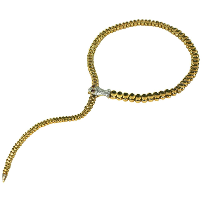 Courtesy 1stDibs A snake’s skeleton influenced the design of this necklace Courtesy 1stDibs A snake’s skeleton influenced the design of this necklace